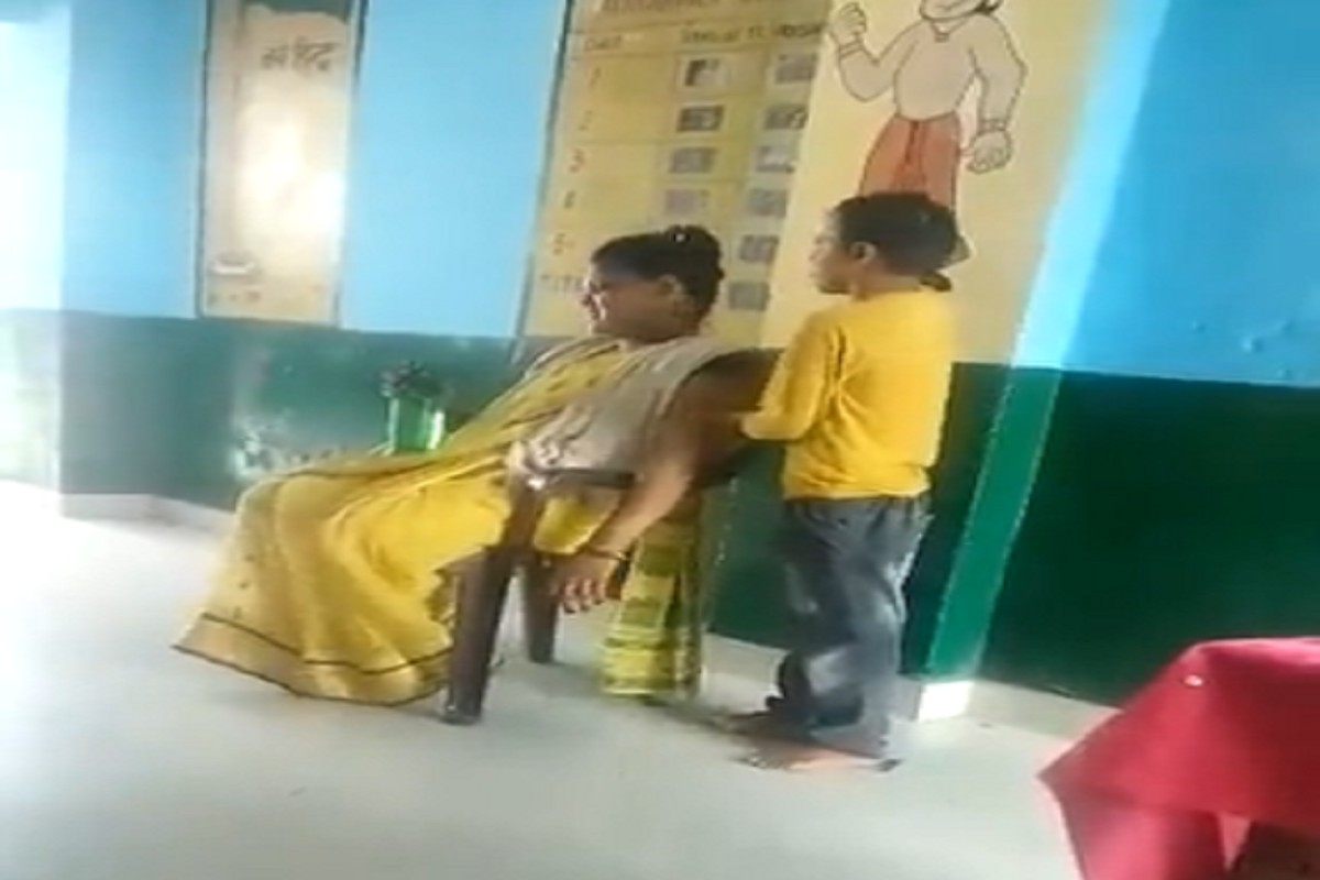 विद्यार्थ्याकडून मसाज करून घेतानाचा शिक्षिकेचा व्हिडिओ व्हायरल, शिक्षिकेवर बडतर्फीची कारवाई
