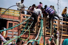 राज्यात पावसाचे थैमान परंतु शेकडो गावांना पाणी टंचाई, टँकरने तहान भागवली जातेय राज्यात पावसाचे थैमान परंतु शेकडो गावांना पाणी टंचाई, टँकरने तहान भागवली जातेय