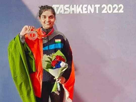 Asian Youth Weightlifting Championship : दोन्ही पाय निकामी, तरीही बाबा चहा विकतो तर आई दवाखान्यात कामगार पण कोल्हापूरच्या निकिताने जगात केलं नाव