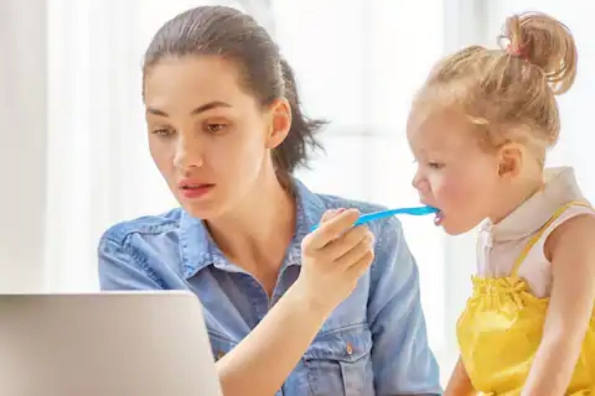 काम आणि घर सांभाळताना ओढाताण होतेय? या टिप्स वापरून महिला साधू शकतात कामात समतोल