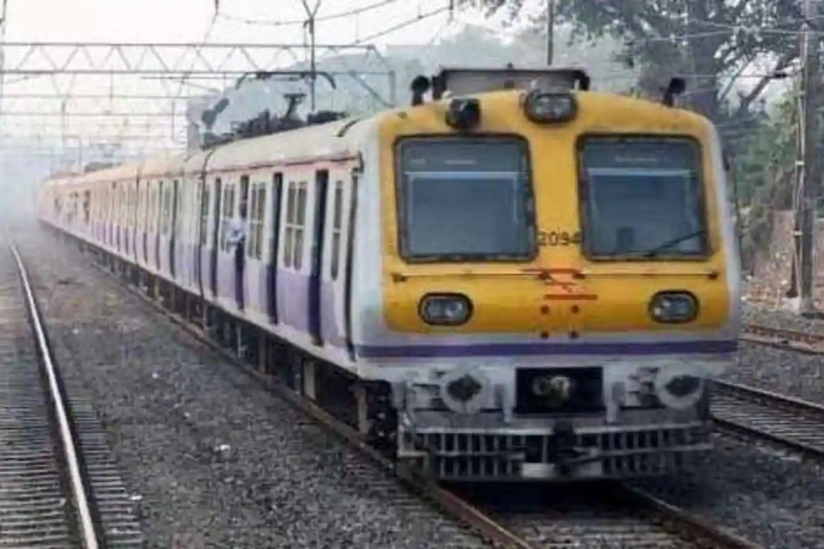 घराबाहेर पडण्याआधी लोकलचं शेड्युल नक्की पाहा नाहीतर होईल नुकसान