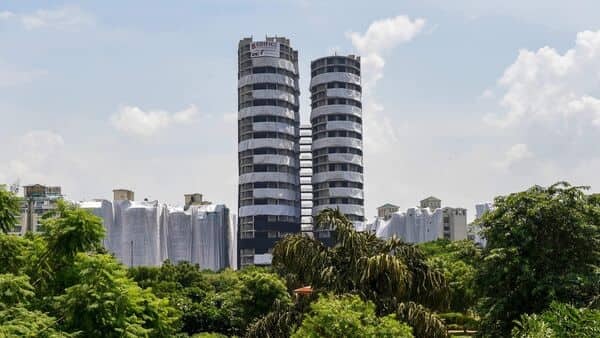 Countdown सुरू! ट्विन टॉवर्सचा ग्राऊंड रिपोर्ट, पाहा व्हिडीओ