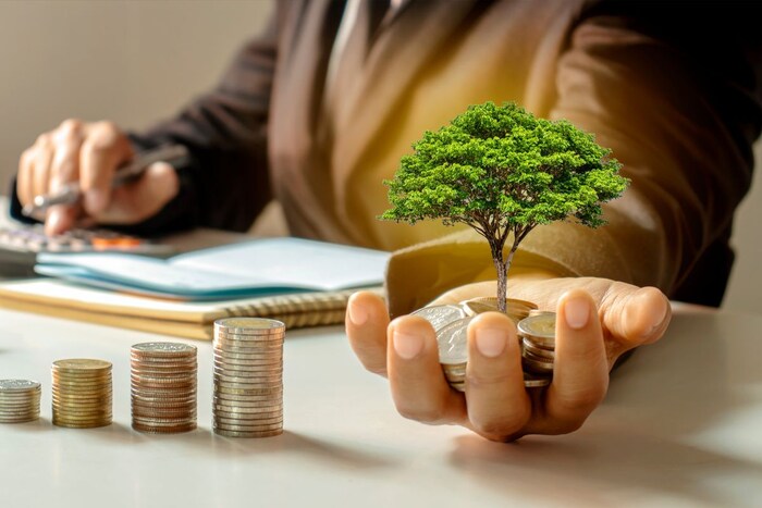 म्युच्युअल फंडातील गुंतवणूक ही जोखमीची असते. परंतु त्यामध्ये गुंतवणूक करण्यापूर्वी तज्ज्ञांचा सल्ला जरूर घ्या. 
