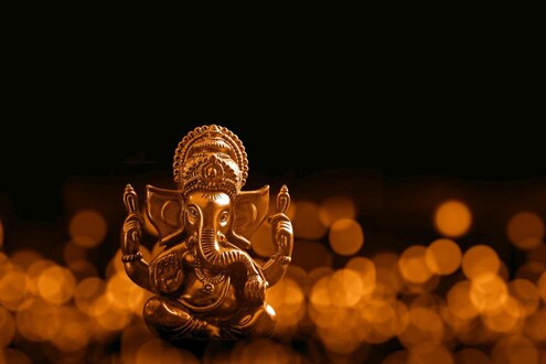 गणेश यंत्राचे हे 5 ज्योतिषी उपाय करून बघा; सुख-समृद्धीने होईल कुटुंबाची भरभराट गणेश यंत्राचे हे 5 ज्योतिषी उपाय करून बघा; सुख-समृद्धीने होईल कुटुंबाची भरभराट