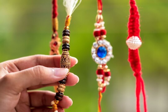 Rakshabandhan 2022: यंदाच्या राखीपौर्णिमेला भद्रकाल; वाचा कधी आणि कसं साजरं करावं रक्षाबंधन