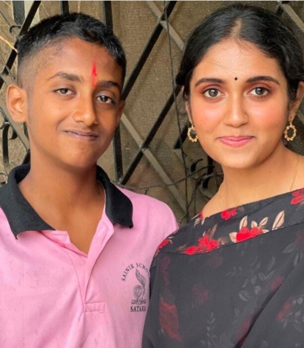 रिंकू राजगुरुनेसुद्धा आपल्या भावासोबतच एक फोटो शेअर केला आहे. 