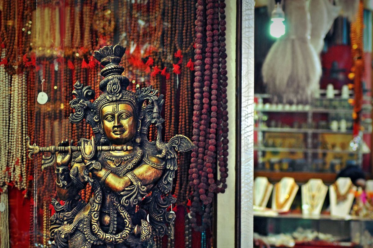 Janmashtami 2022: रासलीला पाहण्यासाठी कोकिळ बनले होते शनिदेव, श्रीकृष्णाने पकडले आणि..