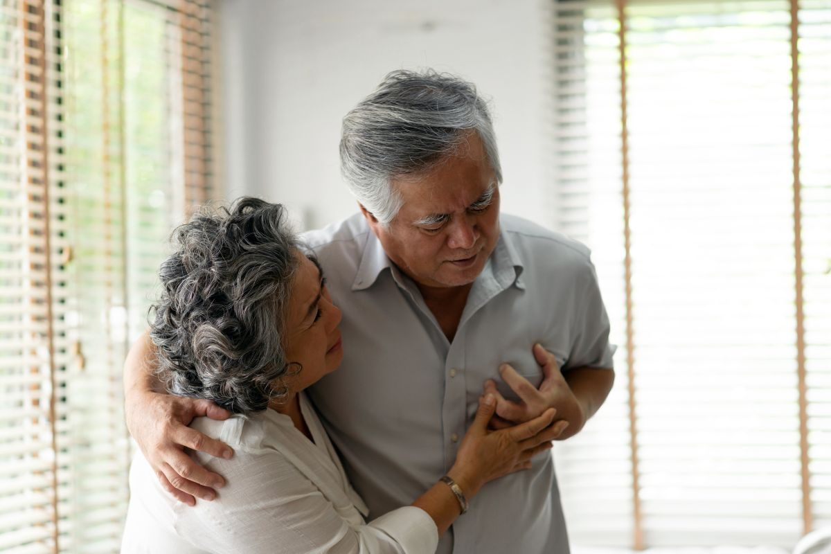 हार्ट अटॅक आणि गॅसमुळे होणाऱ्या वेदना यातील फरक असा ओळखा; दुर्लक्ष पडेल महागात
