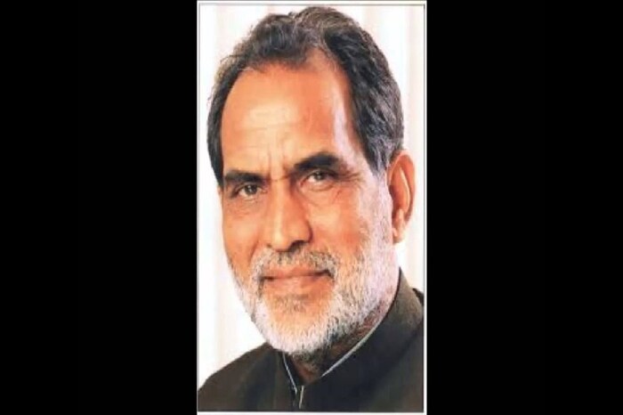 चंद्रशेखर हे दुसरे पंतप्रधान होते ज्यांना लाल किल्ल्यावरून तिरंगा फडकवण्याची संधी मिळाली नाही. चंद्रशेखर हे 10 नोव्हेंबर 1990 ते 21 जून 1991 पर्यंत देशाचे पंतप्रधान होते. त्यांच्या कार्यकाळात ऑगस्ट महिना आला नाही. त्यामुळे ते देखील लाल किल्ल्यावर तिरंगा फडकवू शकले नाही.