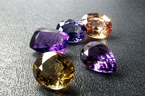 Gemstone: ही 4 रत्न धारण करण्याचे आहेत विशेष फायदे; नशीब बदलण्यास वेळ नाही लागत Gemstone: ही 4 रत्न धारण करण्याचे आहेत विशेष फायदे; नशीब बदलण्यास वेळ नाही लागत