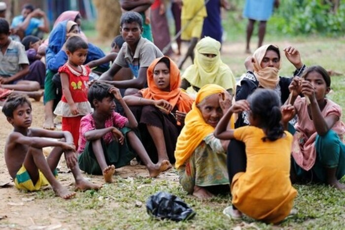 भारतात सुमारे 16,000 UNHCR-प्रमाणित रोहिंग्या निर्वासित आहेत. भारतात राहणाऱ्या रोहिंग्या निर्वासितांची संख्या 40,000 पेक्षा जास्त असल्याचा सरकारचा अंदाज आहे. जे जम्मू आणि आसपासच्या भागात राहत आहेत.