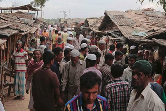 रॉयटर्सच्या अहवालानुसार, म्यानमारमधील 980,000 हून अधिक निर्वासित बांगलादेश आणि भारतासह शेजारच्या देशांमध्ये आश्रय घेऊ इच्छित आहेत. त्याच वेळी, बांगलादेशातील कॉक्स बाजार भागातील कुतुपालॉंग आणि नयापारा निर्वासित शिबिरांमध्ये 9 लाखांहून अधिक रोहिंग्या निर्वासित राहत आहेत. जे जगातील सर्वात मोठे आणि सर्वात दाट लोकवस्तीचे कॅम्प आहे.