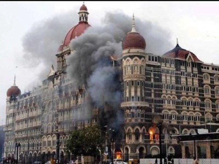 26 नोव्हेंबर 2008 रोजी झालेला दहशतवादी हल्ला हा भारताच्या इतिहासातील सर्वात भीषण हल्ला होता. पाकिस्तानच्या 10 दहशतवाद्यांनी देशाच्या आर्थिक राजधानीत गोळीबार केला. यात सुमारे 167 लोक ठार झाले. दहशतवाद्यांनी हॉटेलसह अनेक ठिकाणी अंदाधुंद गोळीबार करून निष्पाप लोकांचे जीव घेतले.