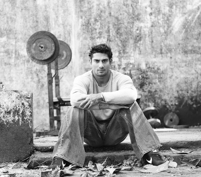 ही अभिनेत्री इतर कुणी नसून 'बार बार देखो' फेम प्रिया बॅनर्जी असल्याचा खुलासा या रिपोर्टमध्ये करण्यात आला आहे. 