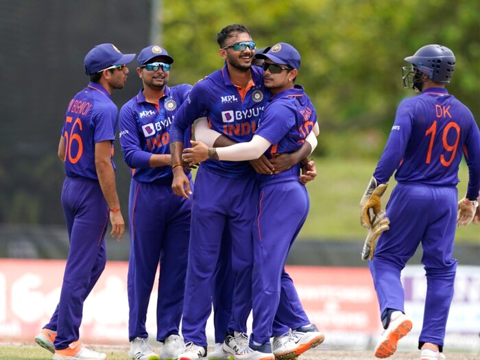 आशिया चषक स्पर्धेत केवळ एकदाच संघाला 250 हून अधिक धावांनी विजय मिळवता आला आहे. टीम इंडियाने 2008 मध्ये ही कामगिरी केली होती. एकदिवसीय आशिया चषक स्पर्धेत हाँगकाँगचा 256 धावांनी पराभव केला. टीम इंडियाच्या 374 धावांच्या प्रत्युत्तरात हाँगकाँगचा संघ केवळ 118 धावा करू शकला.(AP)