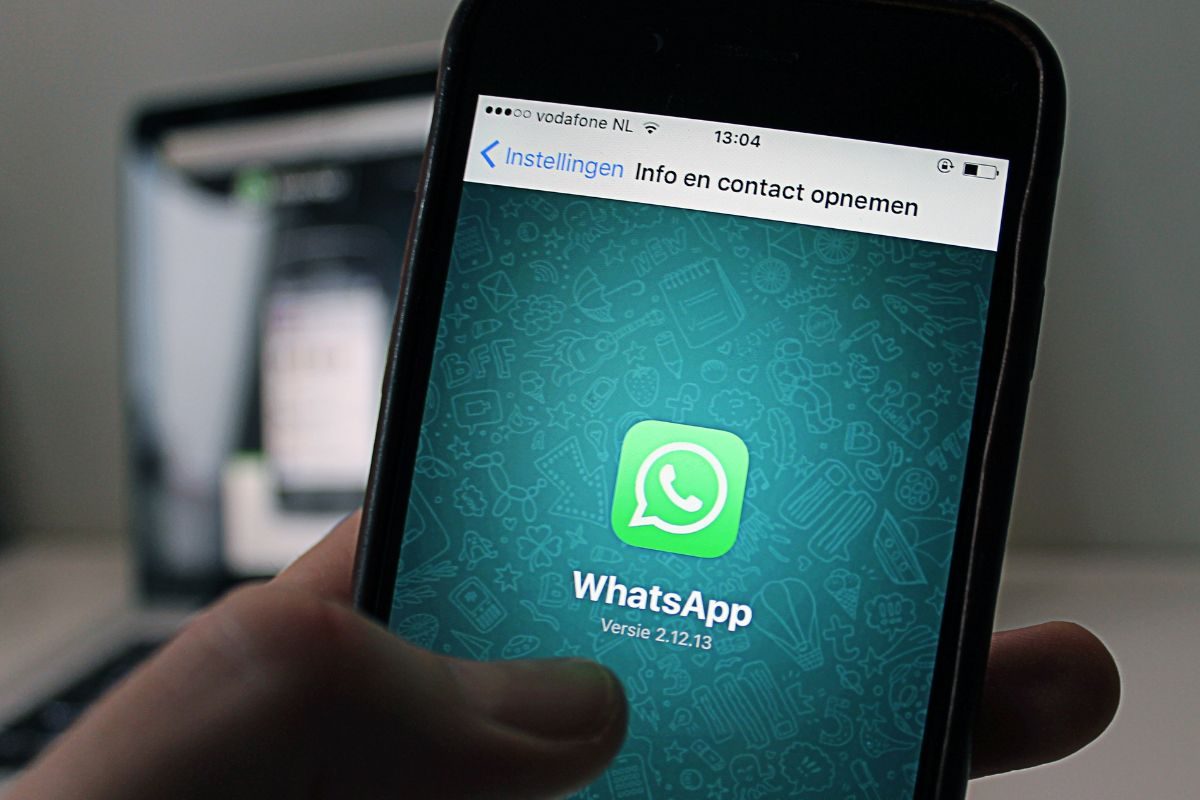 WhatsApp ग्रुप अॅडमिन असाल तर 'या' 5 चुका करू नका, नाहीतर खावी लागेल जेलची हवा