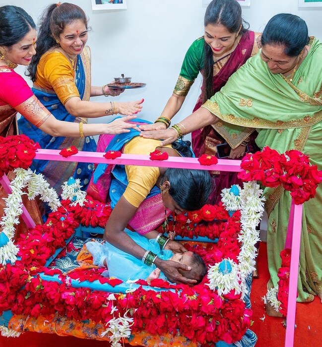 यामध्ये कैलाश आणि पत्नी मीनाक्षी राठोड पारंपरिक अंदाजात सुंदर दिसत आहेत. 