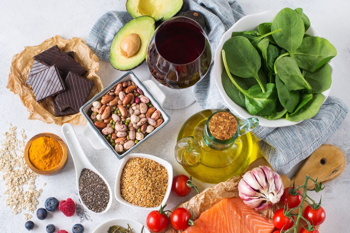 कोलेस्ट्रॉल नियंत्रणासाठी लसणाचा होतो उपयोग; आहारातील या गोष्टीही ठरतात फायदेशीर