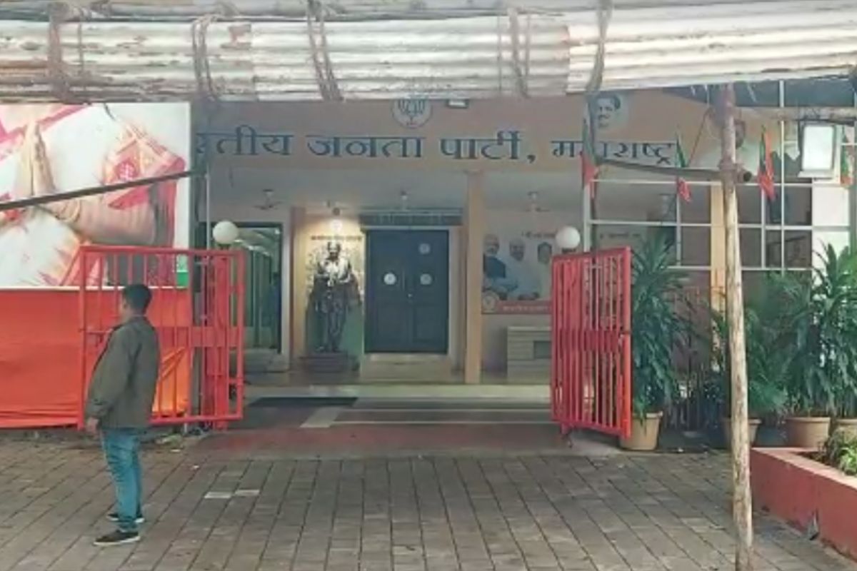 ली. पण काही जणांना मंत्रिपद न मिळाल्यामुळे अनेक जण नाराज आहे. भाजपमध्येही याचा पडसाद उमटले आहे.