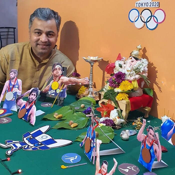 सुबोधची दोन्ही मुलं त्याच्यासारखीचं क्रिएटिव्ह आहेत. गेल्या वर्षी मुलांनी टोकियो ऑलिम्पिकचा देखावा स्वत: च्या हातानं बनवला होता.  