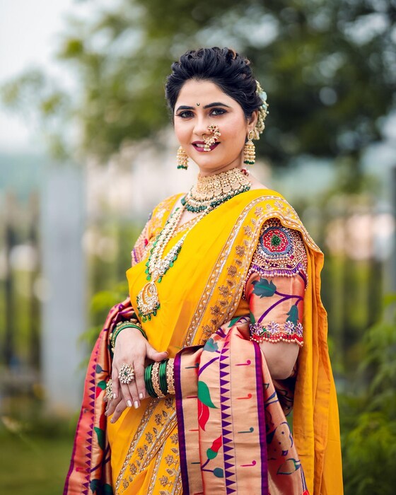बिग बॉस या शोमुळे वीणा अधिक चर्चेत आली. या शोमध्ये कोरिओग्राफर शिव ठाकरेशी वीणाचं प्रेम जुळलं. त्यांच्या लग्नाच्या चर्चाही सुरू झाल्या. पण नंतर मात्र त्यांचा ब्रेकअप झाला.