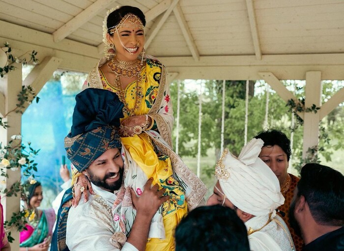 सोनालीचा भाऊ तिच्या लग्नाला उपस्थित राहू शकला नव्हता. पण सोनालीचं ठरलं होतं की लग्नाच्या मंडपात तोच तिला घेऊन जाणार. 