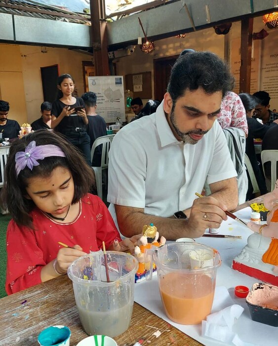 राहुल देशपांडे त्यांच्या गाण्याने चाहत्यांचं मन जिंकून घेतातच पण आज त्यांनी अनोखा उपक्रम केला आहे. 