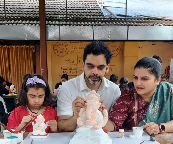 राहुल देशपांडे यांनी ही गोष्ट समजून घेत इको फ्रेंडली बाप्पा साकारला आहे. 