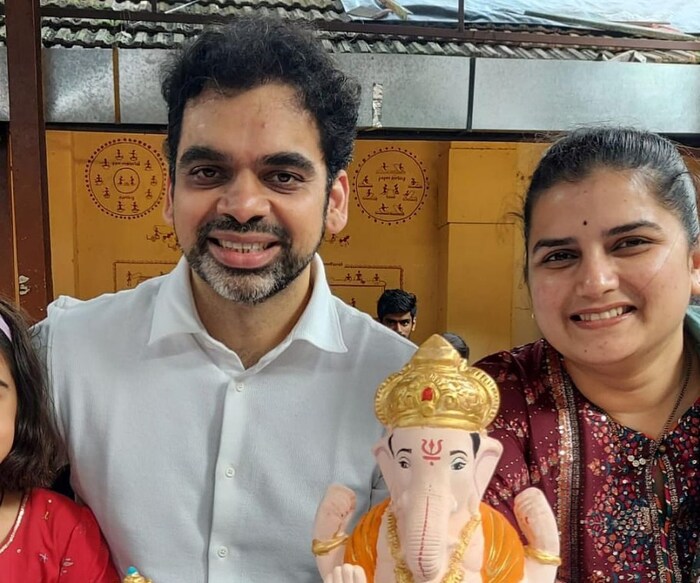 यंदा गणेशोत्सव उत्साहात साजरा करताना आपण सगळेच पर्यावरणाचे भान ठेवूयात असा संदेश त्यांनी चाहत्यांना दिला आहे. 