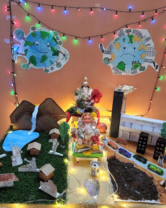 या देखाव्यातून वसुंधरेची खंत व्यक्त केली असून हा देखावा कल्पक आणि आजच्या परिस्थितीला साजेसा आहे.   