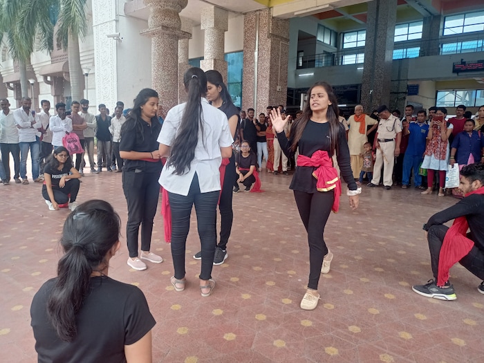 गंभीर अवस्थेत प्रशांतला शासकीय रुग्णालयात नेण्यात येते. त्यावेळी प्रशांतची परिस्थिती गंभीर असून त्याला तात्काळ रक्ताची गरज असल्याचं तेथील डॉक्टर आकांक्षा जाधव सांगतात.