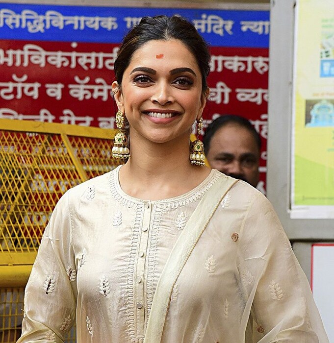 दीपिका पदुकोण हिने आजपर्यंत अनेकदा मुंबईतील सिद्धिविनायक मंदिराला भेट देऊन सिद्धिविनायकाचे दर्शन घेतले आहे. पद्मावत चित्रपटाच्या प्रदर्शनावेळी तिने दर्शन घेतले होते. 