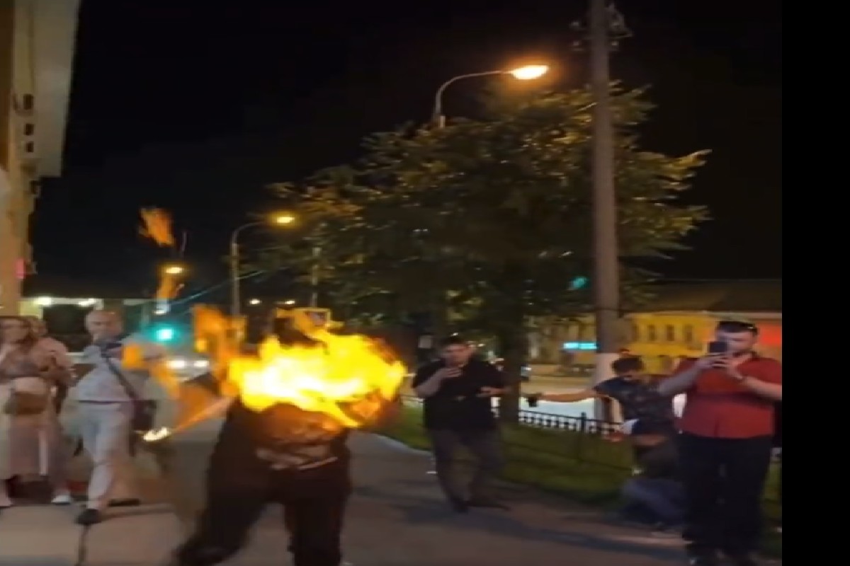 आगीशी खेळणे पडलं महाग! Viral Video पाहून तुम्हाला बसेल धक्का