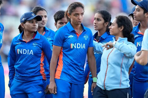 कॉमनवेल्थ गेम्समध्ये (CWG 2022) ऐतिहासिक गोल्ड मेडल मिळवण्यात भारतीय महिला क्रिकेट टीमला अपयश आले. टीम इंडियाच्या पराभवाची 4 प्रमुख कारणं आहेत. 