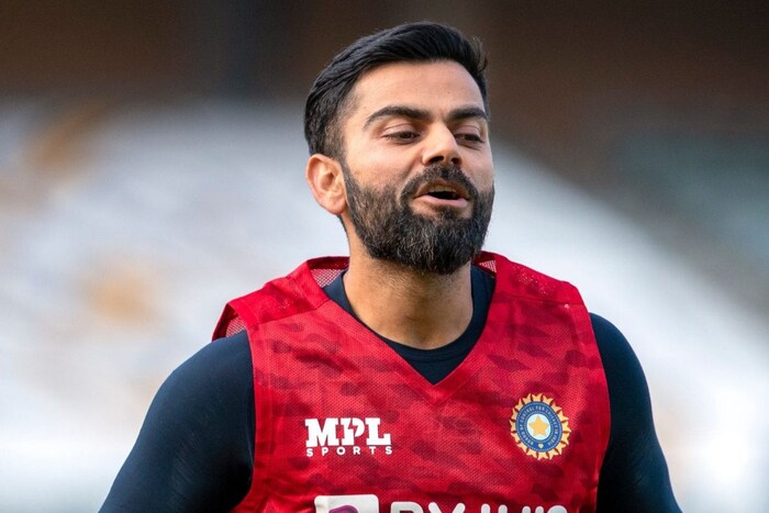 आशिया चषकात विराटनं आतापर्यंत 16 सामन्यात 766 धावा ठोकल्या आहेत. सर्वाधिक धावा करणाऱ्या भारतीयांच्या यादीत तो सचिन आणि रोहितनंतर दुसऱ्या क्रमांकावर आहे.