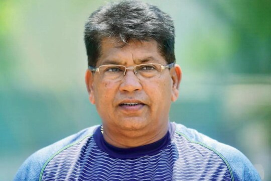 प्रशिक्षक चंद्रकांत पंडित