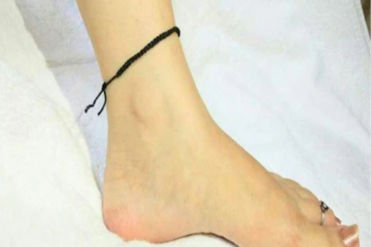 Black Thread In Leg : पायावर का बांधला जातो काळा धागा? काय आहे धार्मिक महत्त्व आणि बांधण्याचे नियम