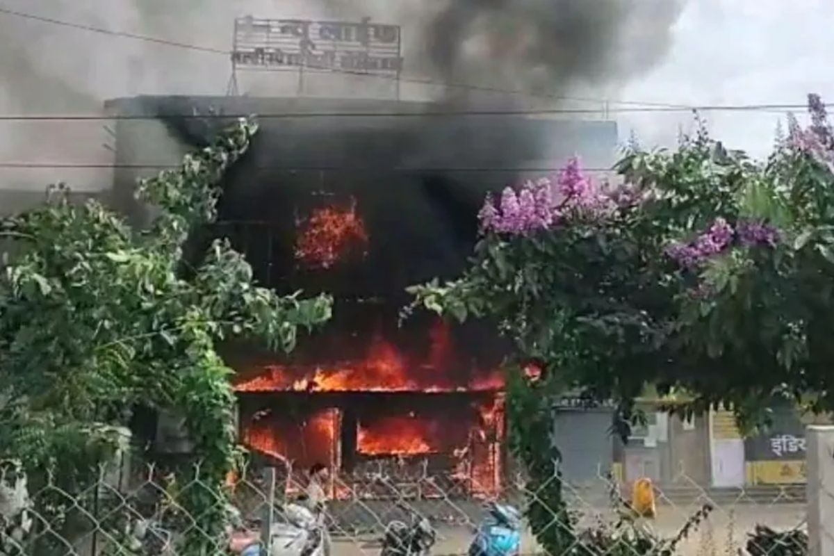 MP: जनरेटरमध्ये ब्लास्ट होऊन खाजगी रुग्णालयाला भीषण आग, 8 जणांचा मृत्यू