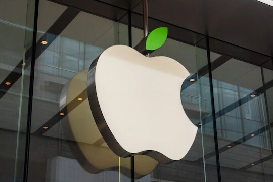 सावधान!  iPhone, iPad किंवा Mac वापरत असाल तर त्वरित करा 'हे' काम, अ‍ॅपलनं दिला हा इशारा