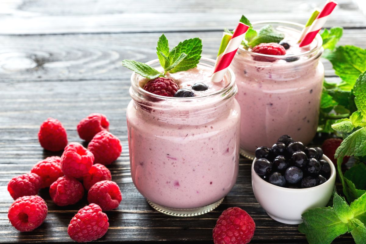 फ्रूट शेक पिणं आरोग्यासाठी ठरू शकतं हानिकारक, आयुर्वेदात सांगितलंय 'हे' कारण