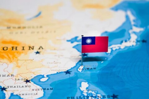 तैवानबाबत (Taiwan) चीन (China) आणि अमेरिका (USA) यांच्यात दीर्घकाळापासून संघर्ष सुरू आहे. काही काळापासून अमेरिकन लोक तैवान आणि तेथील लोकशाहीच्या बाजूने उघडपणे समोर येऊ लागले आहेत.
