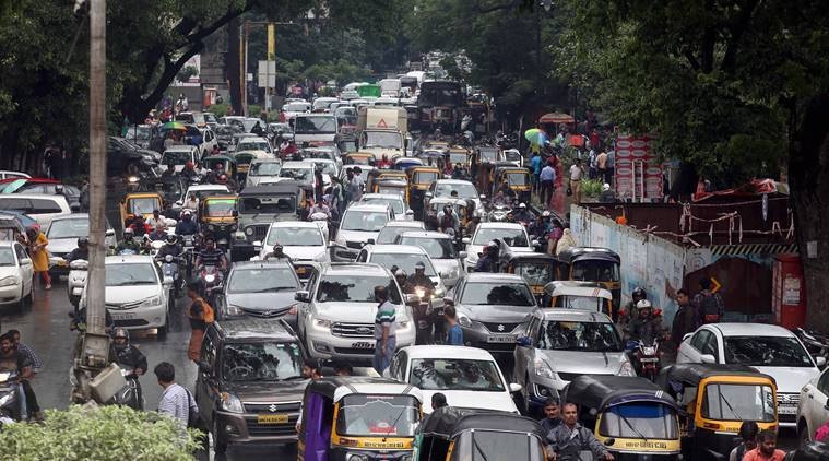 विकेण्डचा प्लॅन खराब करायचा नसेल तर घराबाहेर पडण्याआधी पाहा Traffic Alert
