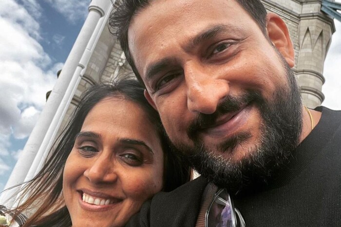 अभिनेता प्रसाद ओक हा पत्नीसह सध्या लंडन दौऱ्यावर असल्याचं समोर आलं आहे. प्रसादने लंडनमध्ये काढलेले काही फोटो सोशल मीडियावर शेअर केले आहेत. 