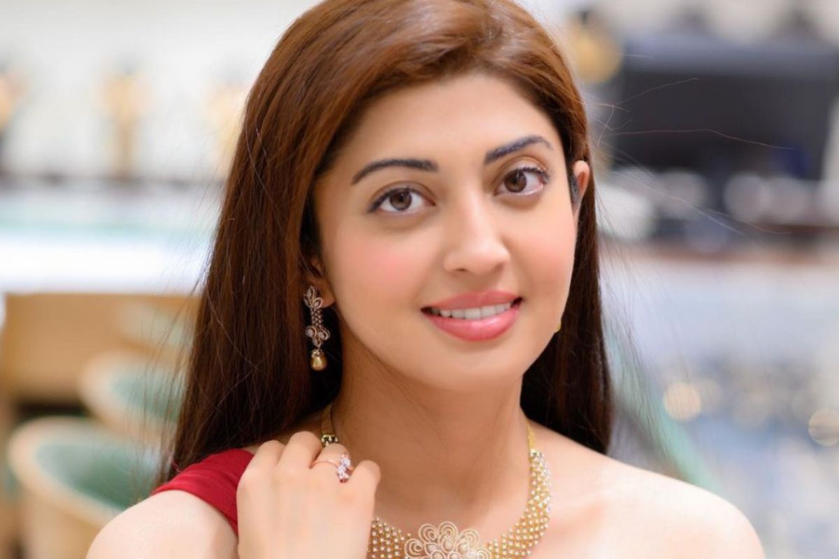 Pranitha Subhash: नवऱ्याच्या पायाशी बसलेल्या फोटोमुळे साऊथ अभिनेत्री झाली ट्रोल; उत्तर देत म्हणाली...