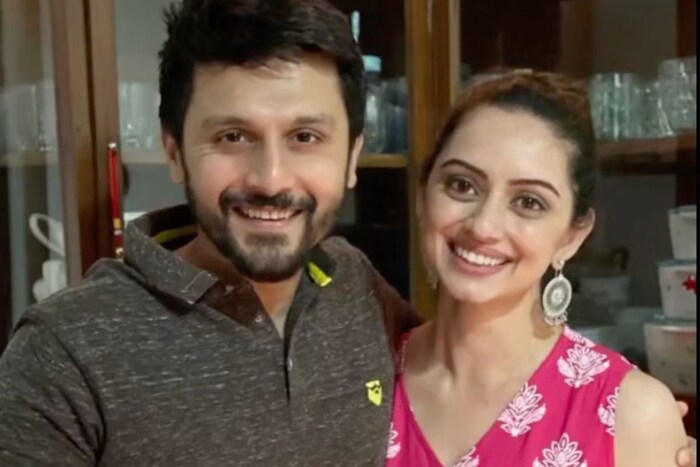 अनेक मालिका आणि सिनेमांतून आपल्या अभिनयाची मोहोर उमटवलेली अभिनेत्री श्रुती मराठे तिचा नवरा गौरव घाटणेकर सह एका नव्या रूपात प्रेक्षकांसमोर येणार आहे. 