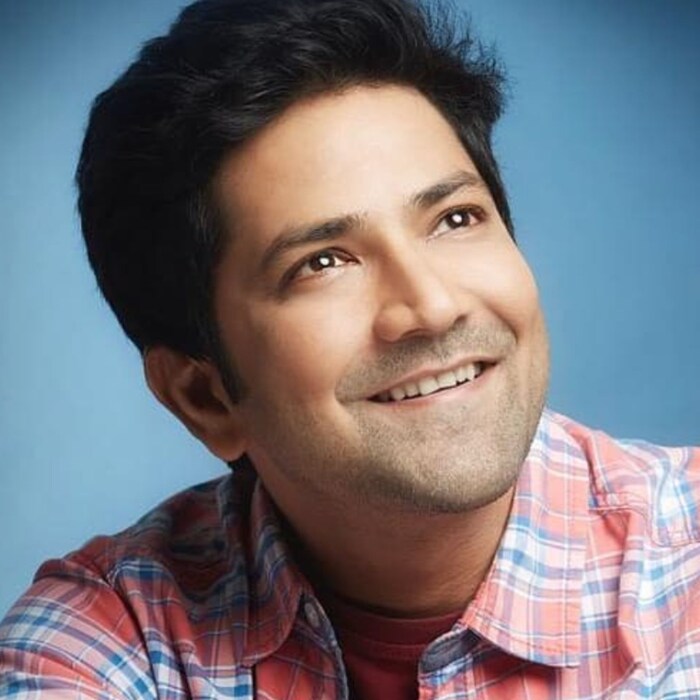 अनिकेत विश्वासराव हा अभिनेता देखील बिग बॉसमध्ये दिसण्याची शक्यता जास्त असल्याचं समोर आलं आहे. अनिकेत सध्या एक नाटक करत असून त्याचे प्रयोग उत्तम सुरु आहेत. अनिकेतवर मागच्या काळात बायको स्नेहल चव्हाण हिने घरगुती हिंसाचाराचे आरोप लावले होते. 