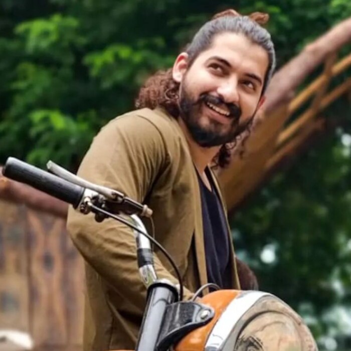 लागिरं झालं जी मालिकेत दिसून आलेला अभिनेता निखिल चव्हाणचं नाव सुद्धा बिग बॉससाठी घेतलं जात आहे. तो नुकताच डार्लिंग सिनेमात दिसून आला होता. 