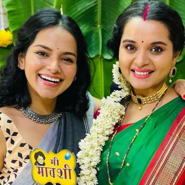 मराठीतील आणखीन दोन सख्ख्या अभिनेत्रीची ही जोडी आहे खुशबू आणि तितिक्षा तावडे यांची. दोघीही मालिका क्षेत्रात आपलं वेगळं नाव कमवून आता नव्या नव्या प्रोजेक्टमध्ये दिसून येत असतात. सध्या तितिक्षा नव्याने मावशी झाली आहे. खुशबूचा मुलगा राघवसह या दोन बहिणी मस्त वेळ घालवताना दिसत असतात. 