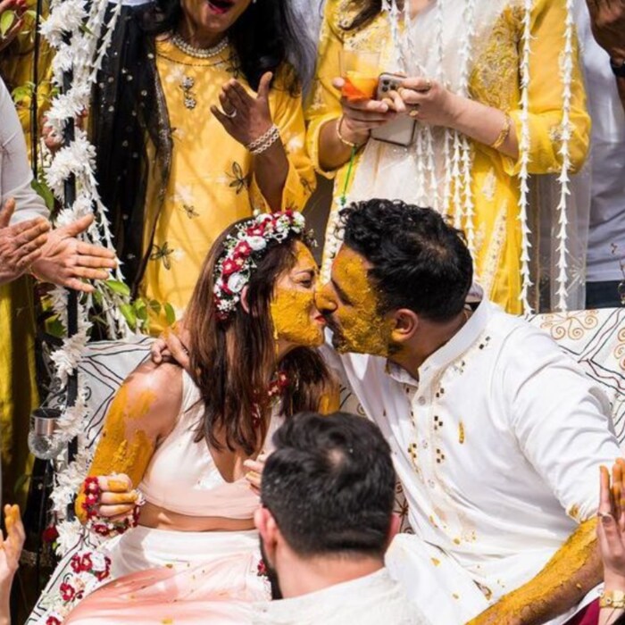 सोनालीने दोनदा केलेला हा लग्नसोहळा तिला तिच्या चाहत्यांशी शेअर करायचा होता म्हणून तिने खास आपल्या लग्नाची एक छोटीशी मालिका बनवायचं ठरवलं. 