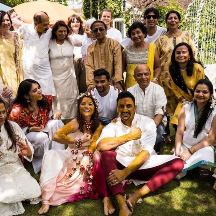 सोनालीच्या या लग्नमालिकेचा अतिरेक झाल्याचं सुद्धा अनेकांचं म्हणणं आहे तर काहींना तिचा हा प्रयत्न फारच आवडला आहे. 